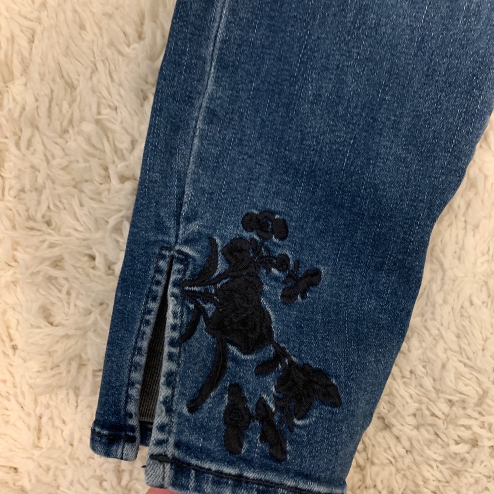 Lucky Brand Jeans - Picture 2 of 3